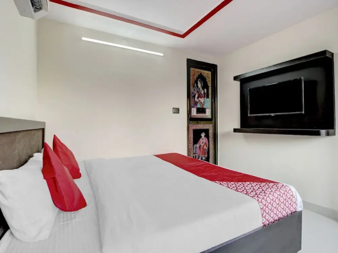 OYO 44366 Webmienz Hotel