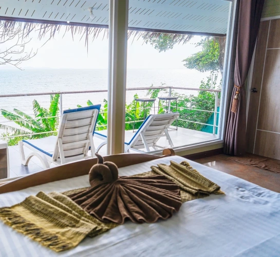 Deluxe Cottage with balcony and beachfront