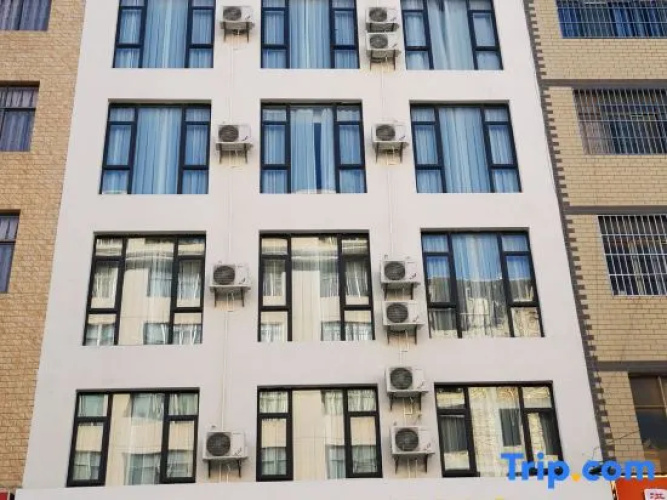 Qujing Blue Sea Light Luxury Hotel