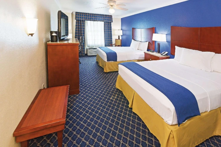 Deluxe Quadruple room