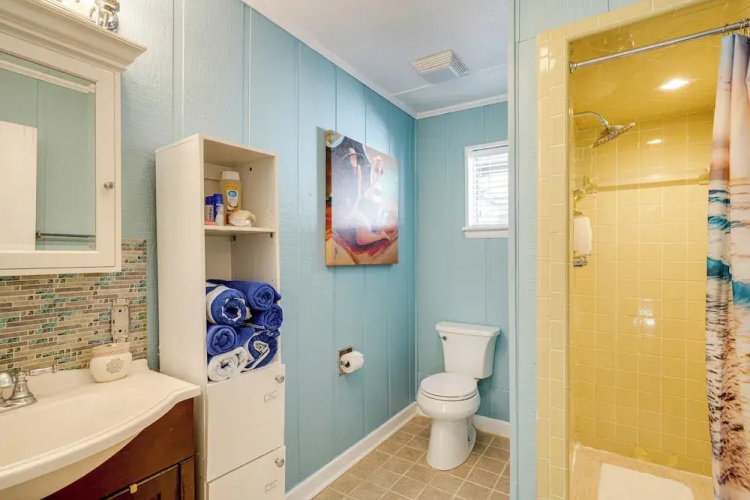 4 Mi to Downtown Chattanooga: Vibrant Studio