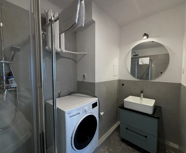 oompH Warsaw Central 3-bedroom Flat