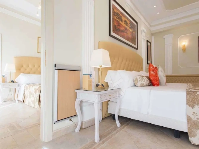 Junior Suite with balcony and with partial sea view