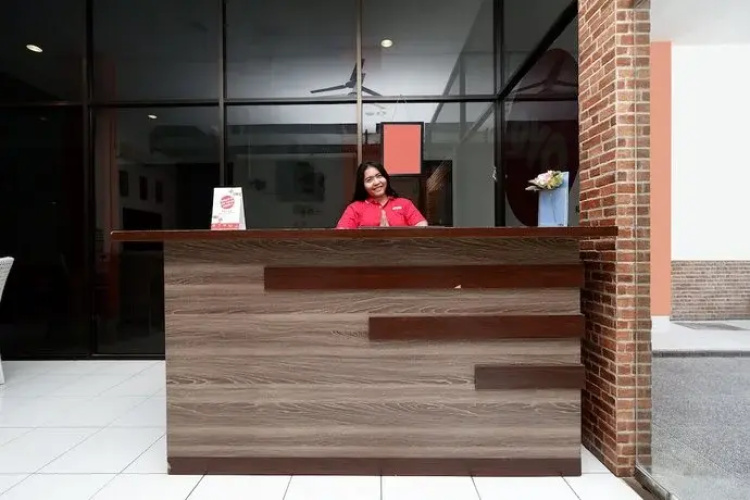 Super OYO 1251 Residence 8