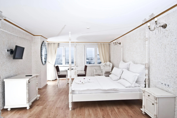Hettie Hotel