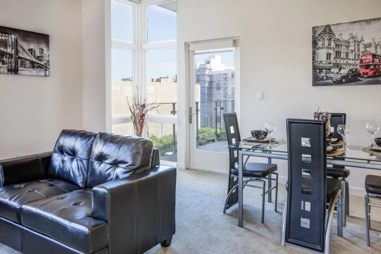 2 Bedrooms Apartment