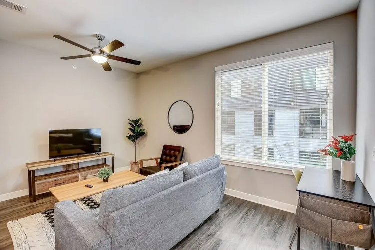 FRONTDESK Five Two At Highland Apts Downtown Austin