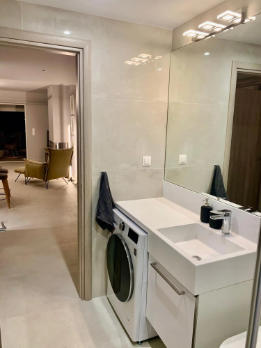 Fab New Flat in Central Athens w/ Acropolis Views