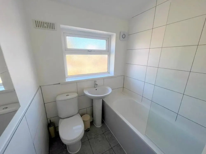 Spacious 4-bed House in Thornton Heath