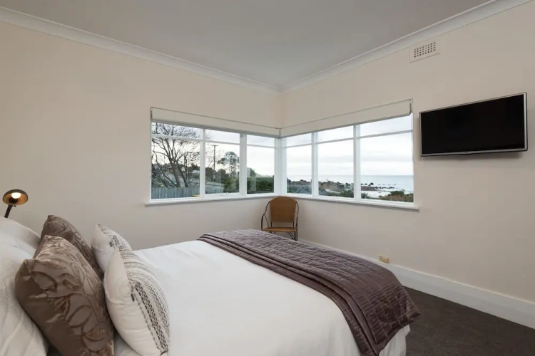3 Bedrooms Cottage