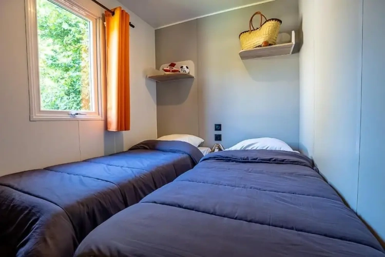2 Bedrooms Comfort room