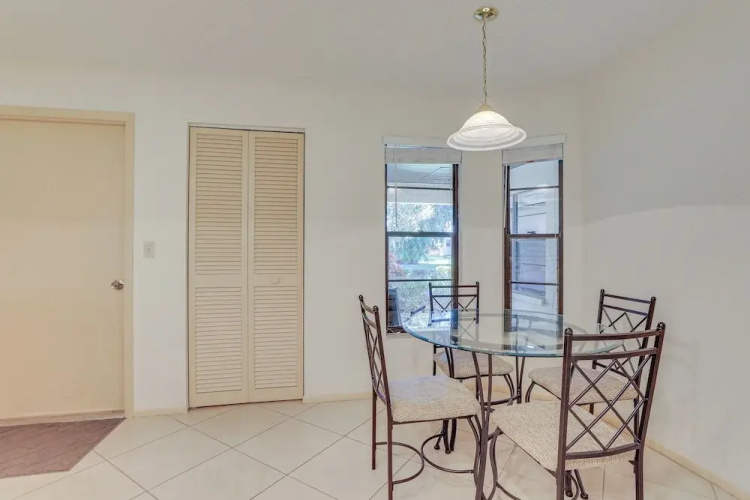 Lanai + Community Pool Access: Sarasota Oasis!