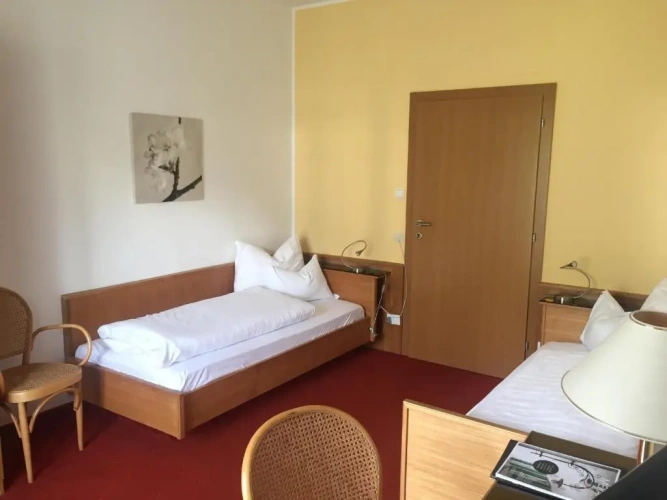 Standard Twin room with balcony
