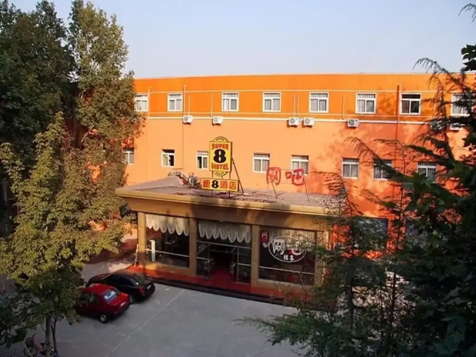 Super 8 Hotel
