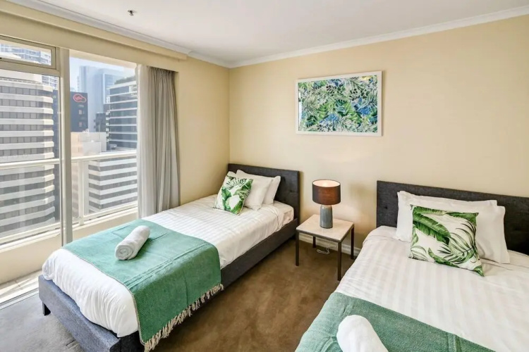 CBD Luxury Oasis, Botanical Gardens & River Views