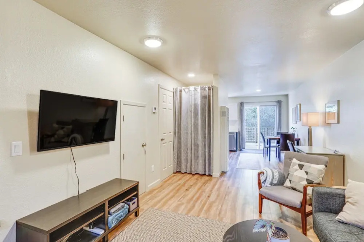 Airy Fortuna Apartment With Deck!