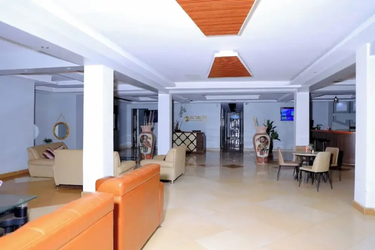 Buddiez Platinum Hotel