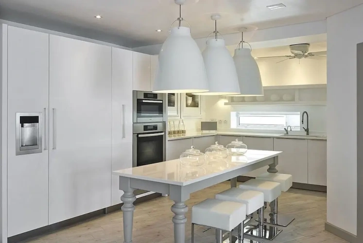 5 Bedrooms Cottage