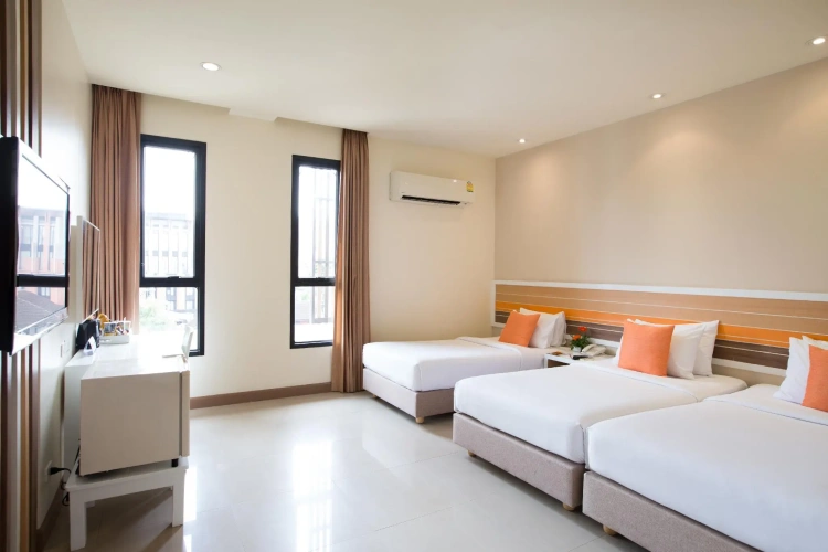 Standard Triple room