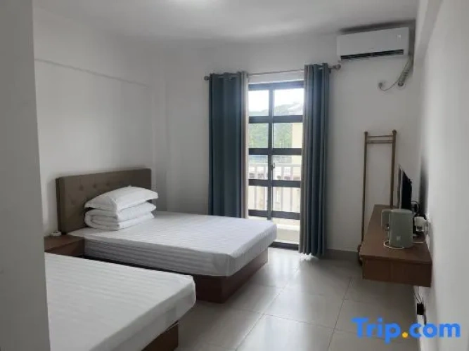 Standard Twin room with garden view