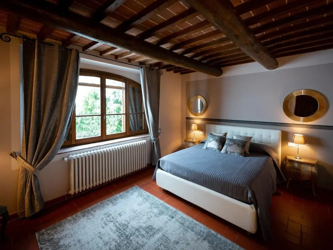 Villa in Tuscany With Pool & Panoramic Views