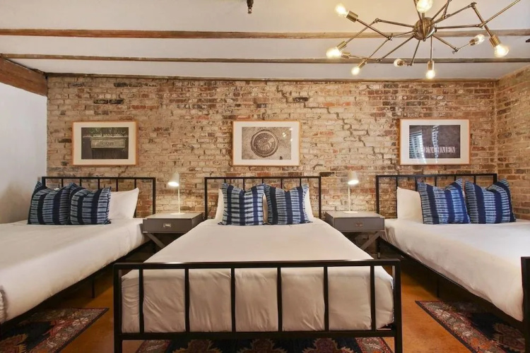 Luxury 2br/2ba Rooftop Apt in CBD by Domio