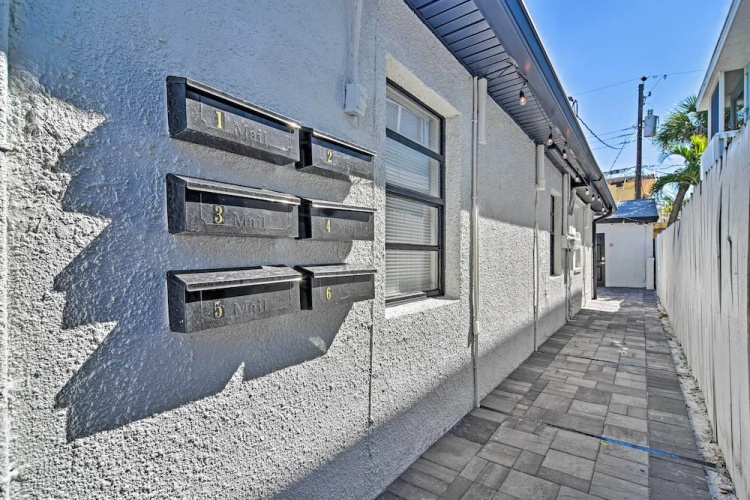 Madeira Beach Studio w/ Easy Access to Shore!