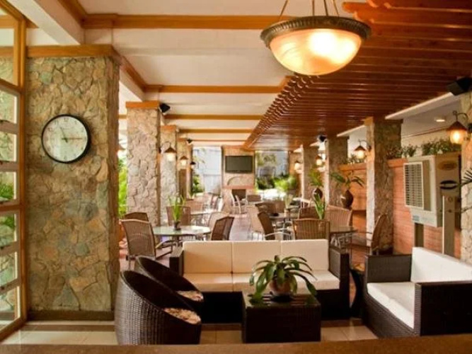 Chocolate and Berries Hotel