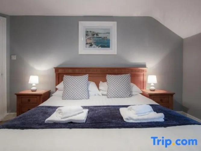 3 Bedrooms Apartment
