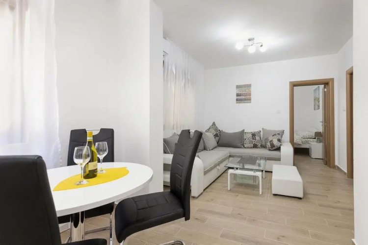 Muo Sea Front Apartments Kotor