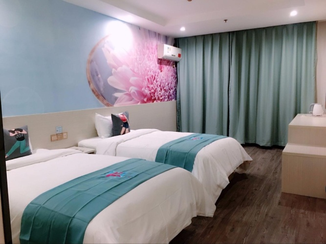 Standard Double room with city view