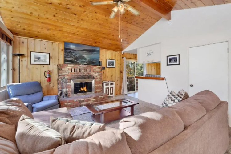 Cozy Cabin - 1921 by Big Bear Vacations