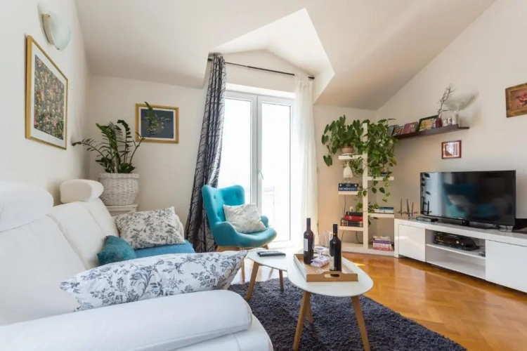 Apartment with balcony
