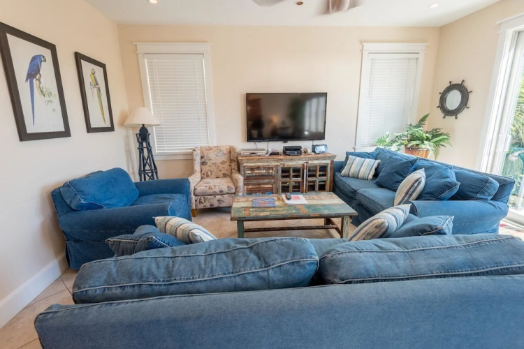 South Seas Apartment 6
