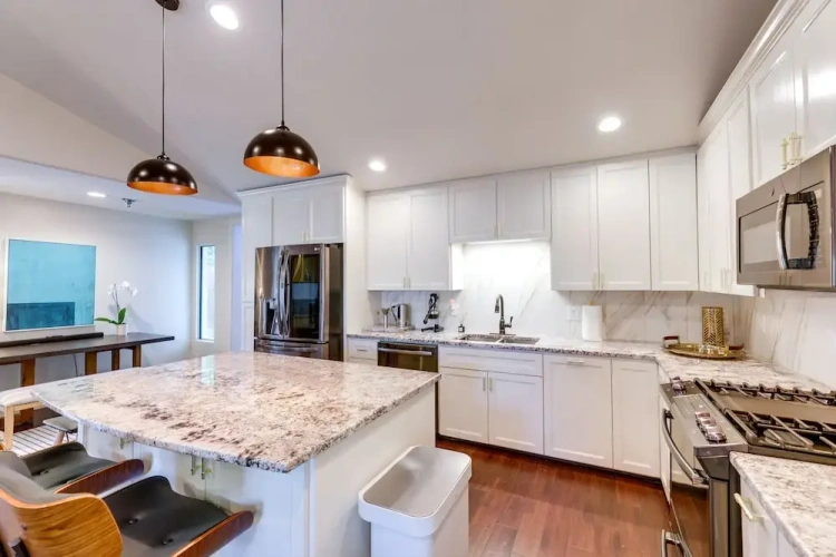 5 Bedrooms Cottage