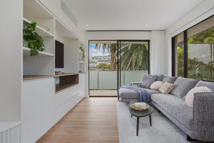 North-east Facing Modern 2-bed Apartment