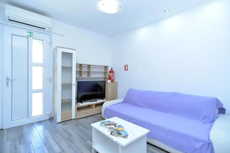 Lovely Flat Just Steps From the Beach