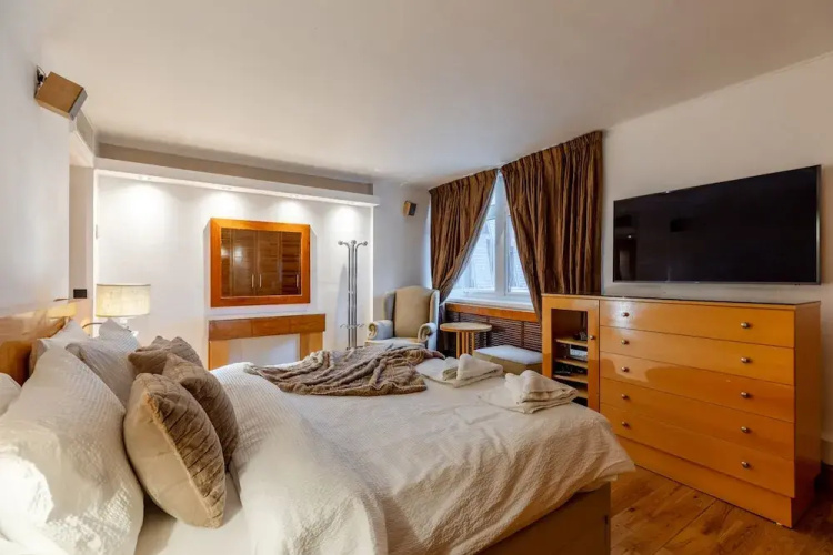Mayfair Deluxe Apartment
