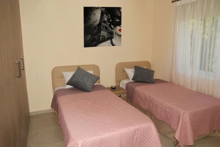 2BR Maisonette Pool - Walk to Beach