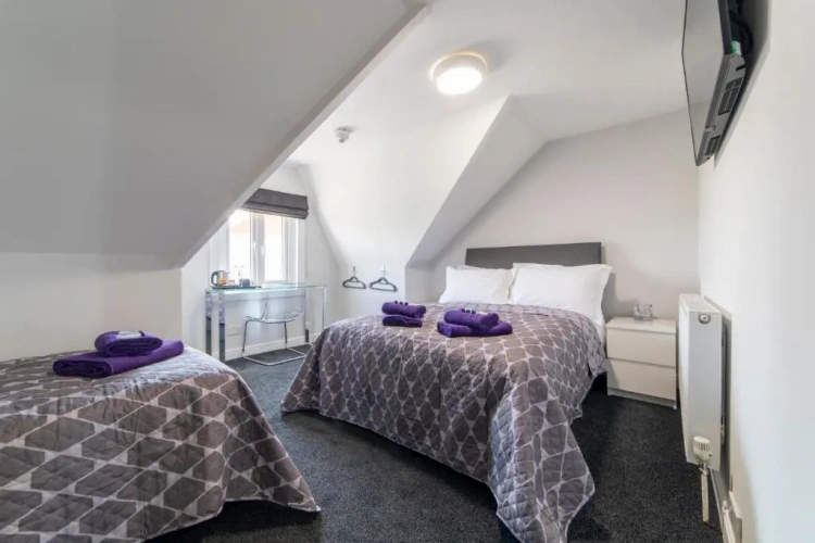 Standard Triple room
