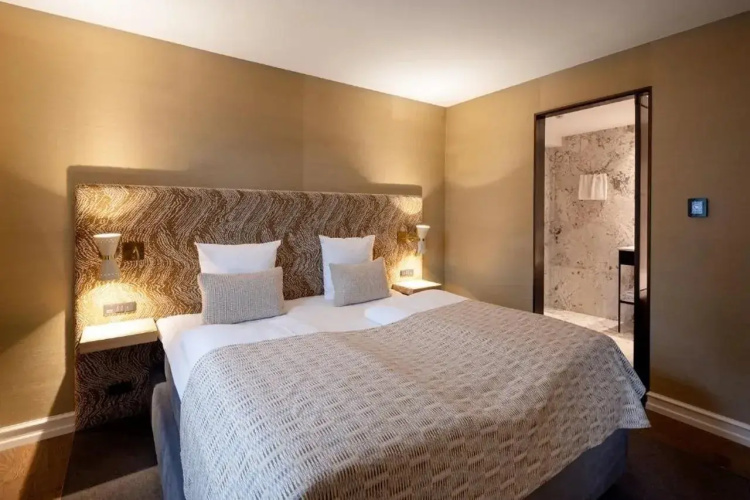 Hypernym Hotel & Suites
