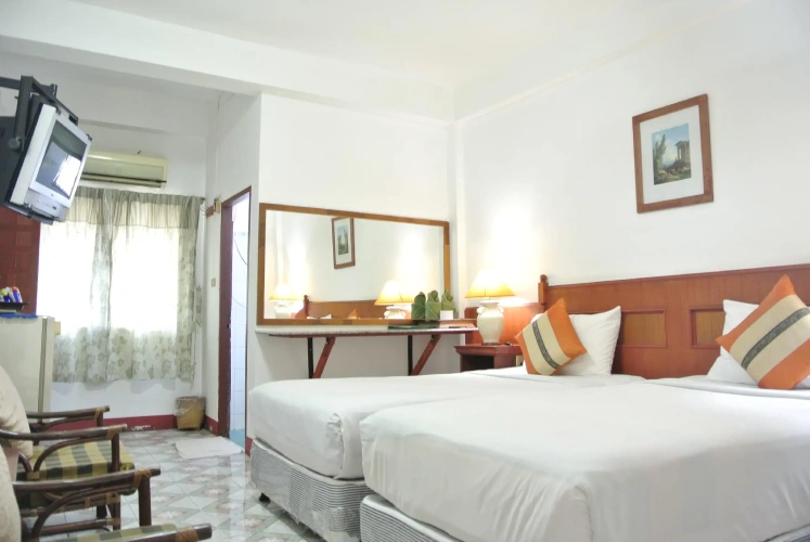 Standard Twin room