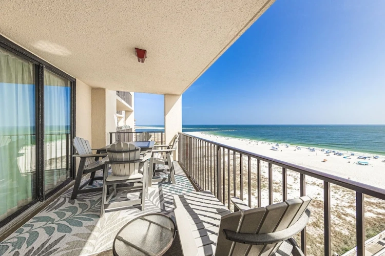 2 Bedrooms Comfort room with balcony and beachfront