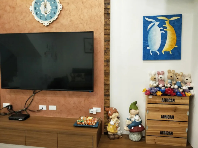 Mood Small Buildina