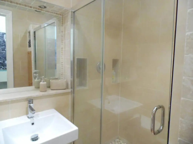 WEST END - Stunning, spacious, 3 bedroom, main door flat with private parking