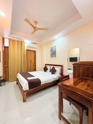 Deluxe Double room with city view