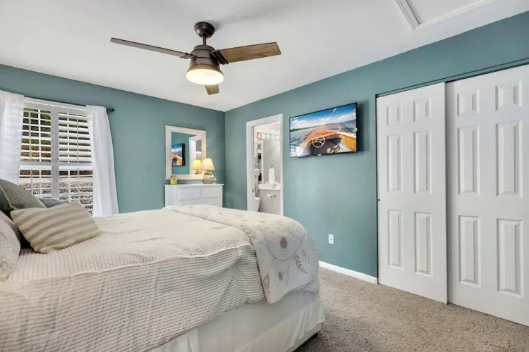 Shore Thing - Lakefront for 12