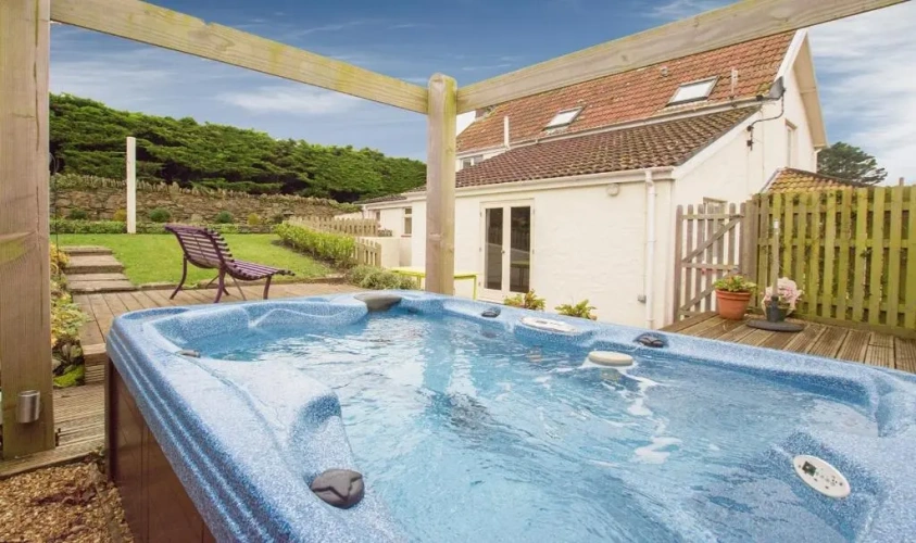 3 Bedrooms Cottage