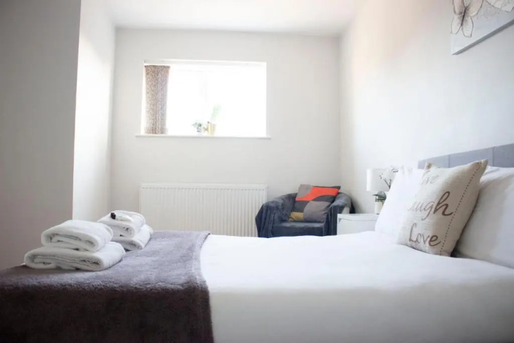 Large 1st Floor Open Plan Apartment