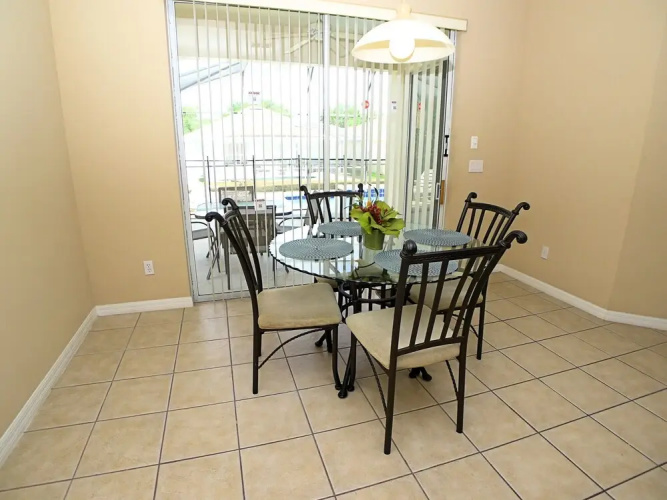 4 BED Pool Home ON Golf Community